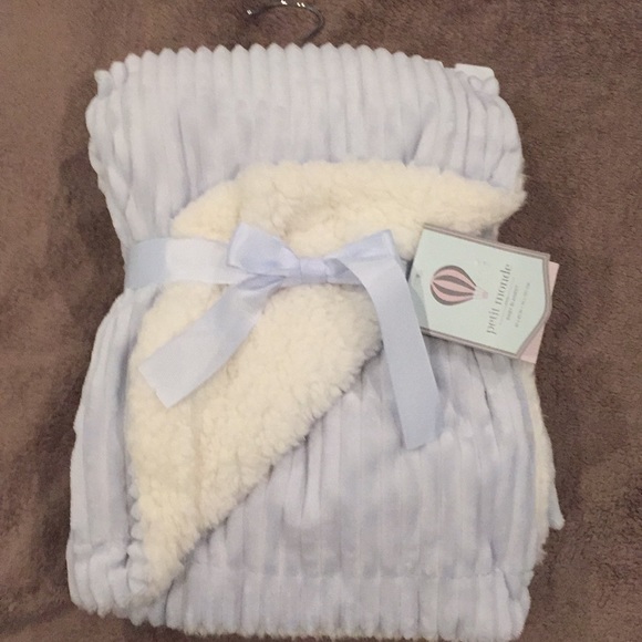 petit monde baby blanket